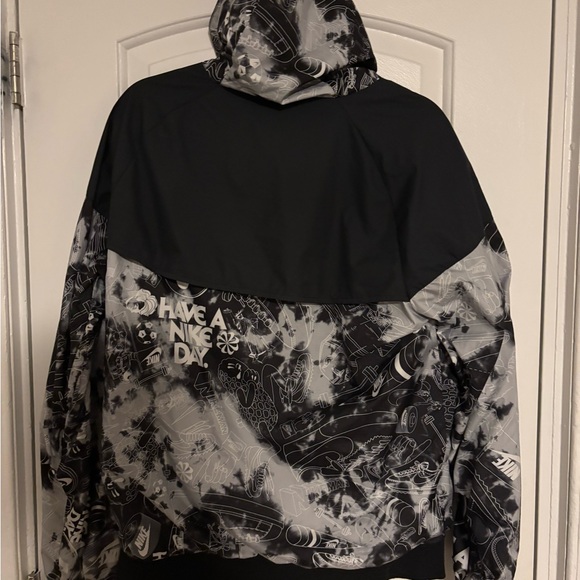 “Have a Nike Day” Men’s Graphic Black and Gray Nike Windbreaker Size Large - Picture 5 of 7